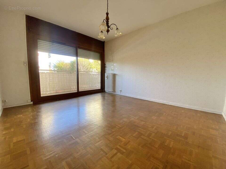 T3 + TERRASSE + LOGGIA + PLACE PARKING + CAVE / 13013 - Appartement à MARSEILLE-13E