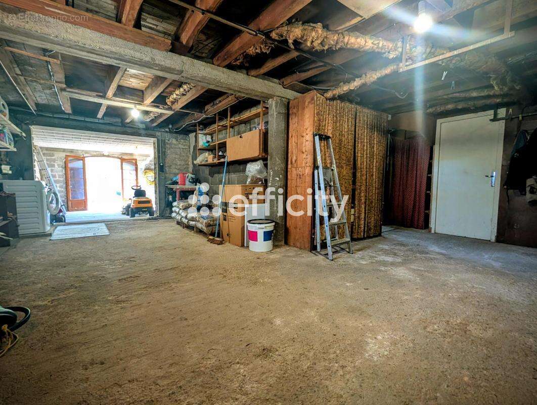 Maison à LE LARDIN-SAINT-LAZARE