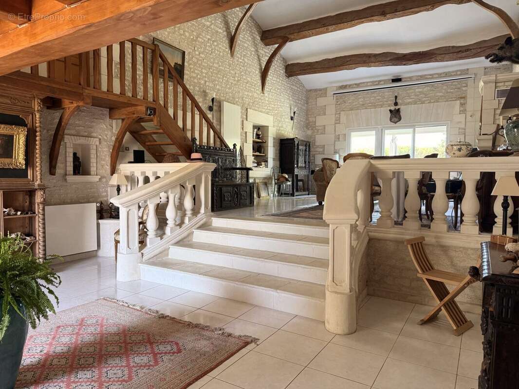 Maison 275 m² à Cozes  - photo 6