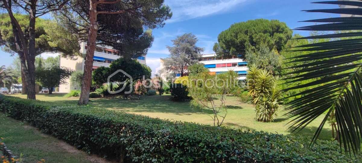 superbe T2 traversant de 49 m2 avec terrasse plage et port a 200 M - photo 6