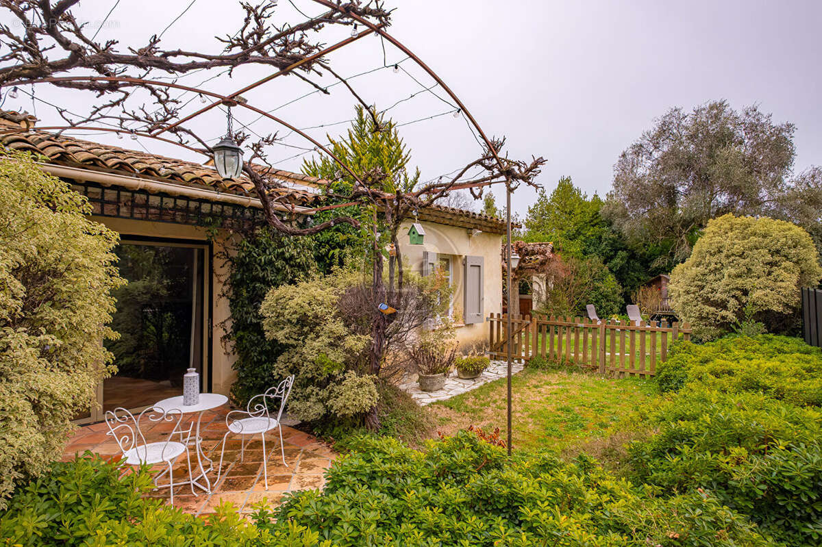 Maison à ROQUEFORT-LES-PINS