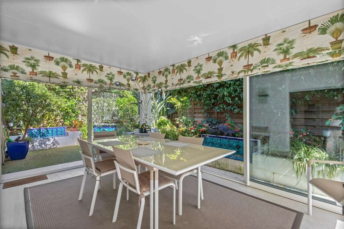 Appartement à LE CANNET