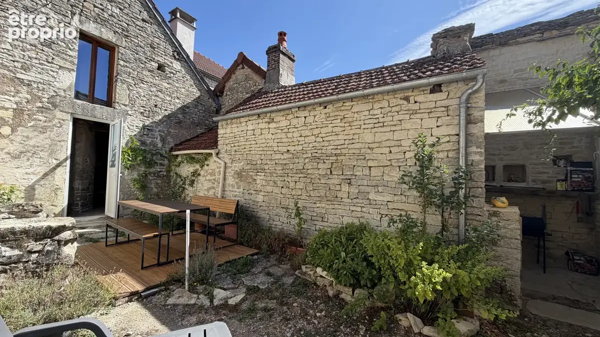 Maison avec activité de gîte   Dépendances et terrain clos - photo 2