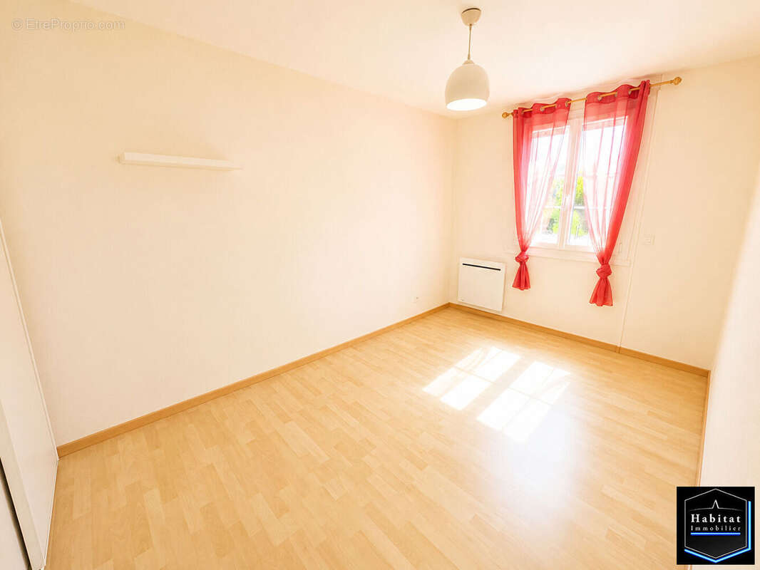 Maison Moussy Le Neuf 6 pièce(s) 134 m2 Jardin 560m² Garage, Sous sol - photo 7