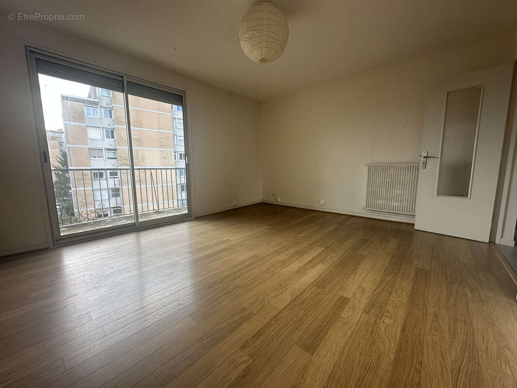 JOLIMONT / ARGOULETS - Appartement 3 pièces de 59m2 en dernier étage - Terrasse - 169 500 € - photo 3