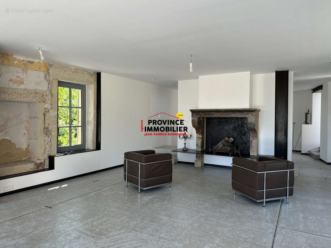 Maison 353 m² à Grignan  - photo 6