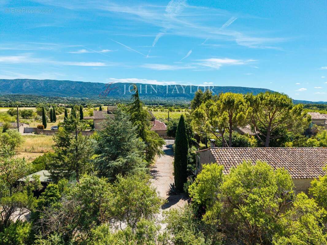 Maison à rénover avec vue sur le Luberon - GORDES - Potentiel exceptionnel - photo 3