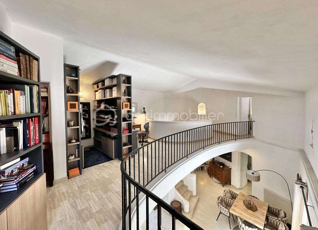 Cannes - petit juas - a vendre -  villa de charme 177m2 - jardin, piscine chauffée, double garage - au calme a 10min de la crois - photo 11