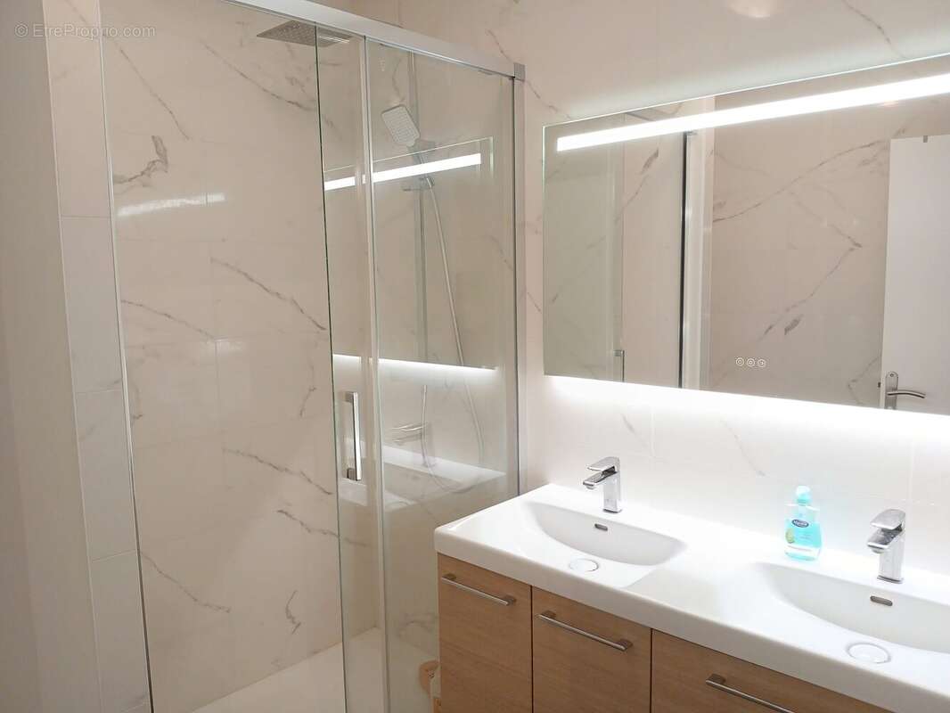 Salle d&#039;eau - Maison à BOISSY-SAINT-LEGER