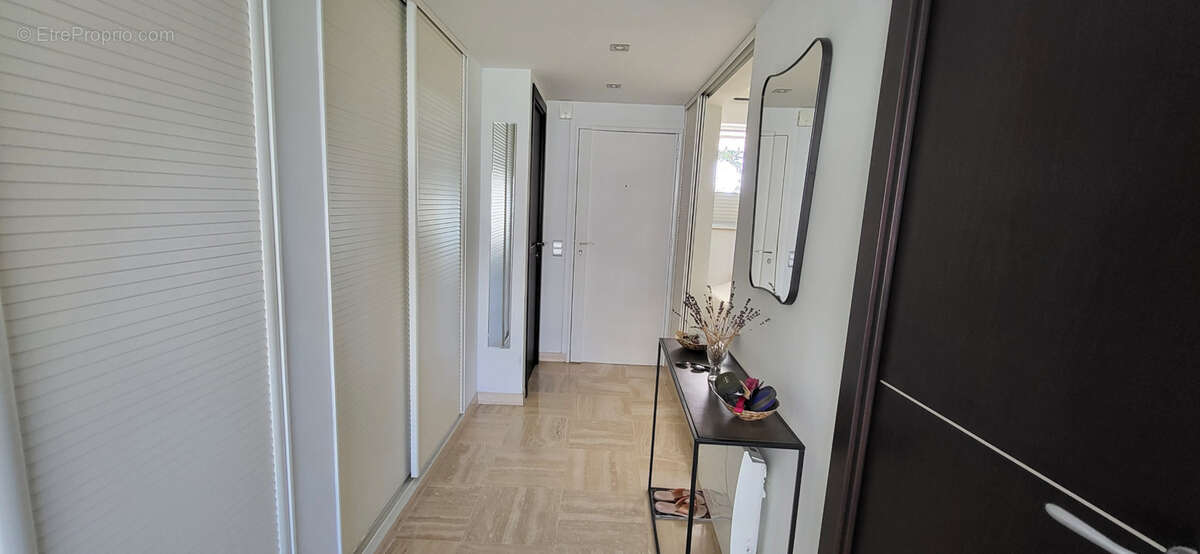 Trés beau 2 pièces de 40 m2 en vente à Marina Baie des Anges - photo 4