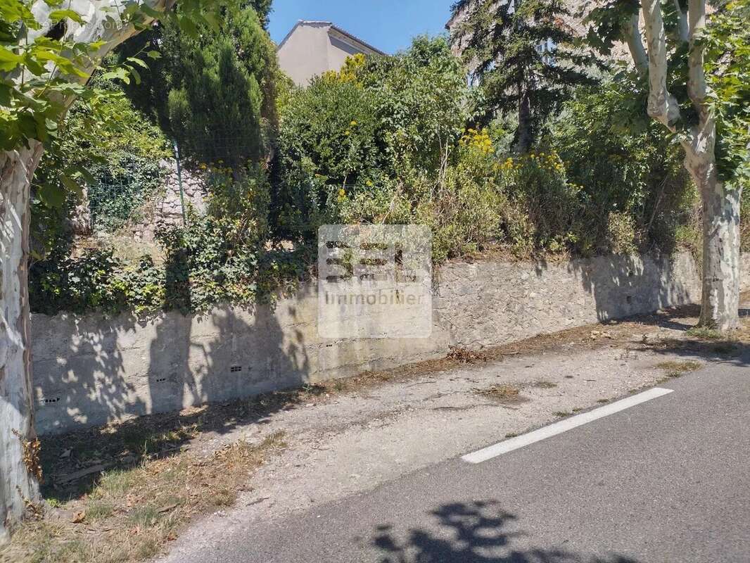 Terrain à LE BARROUX