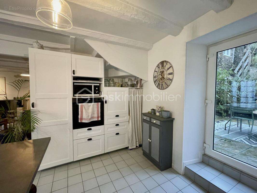 JOSSELIN - Maison de caractère avec jardin en surplomb et vue château - photo 3