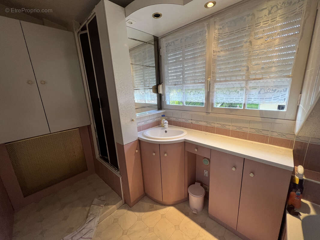 Maison à BOSGUERARD-DE-MARCOUVILLE