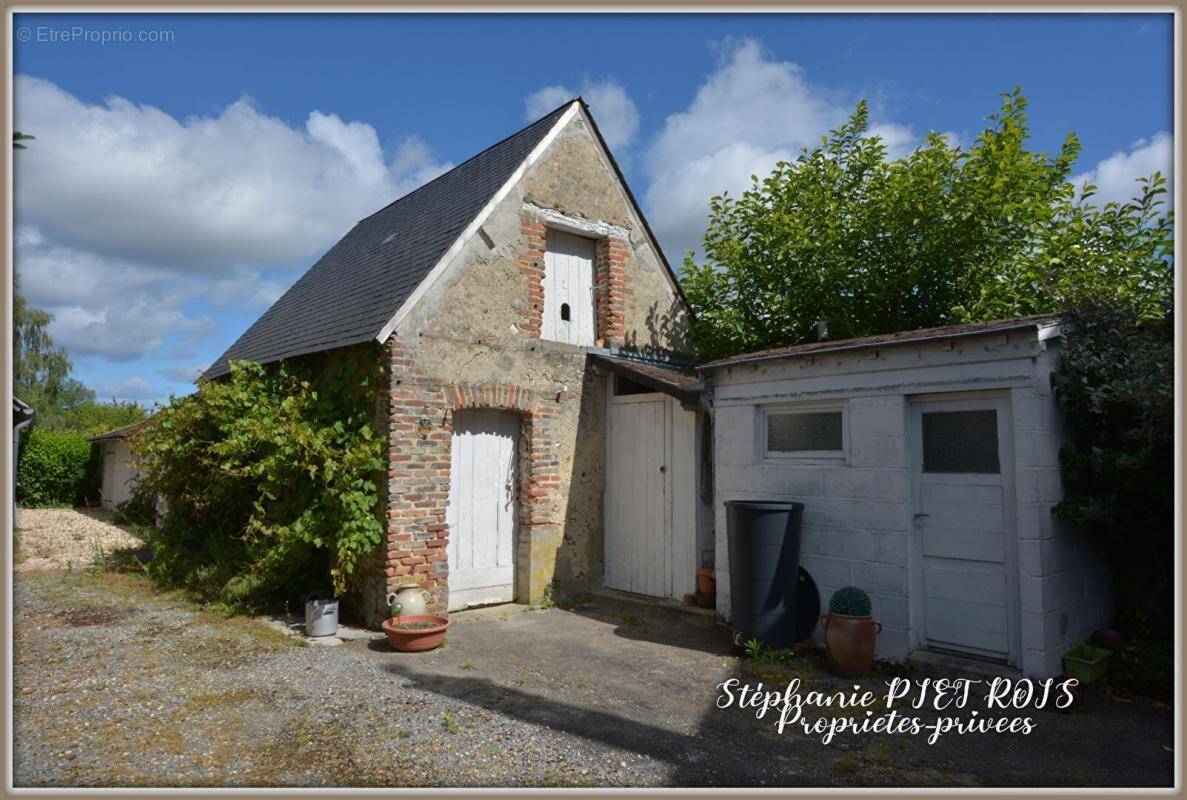 Maison à LA CHAPELLE-D'ANGILLON