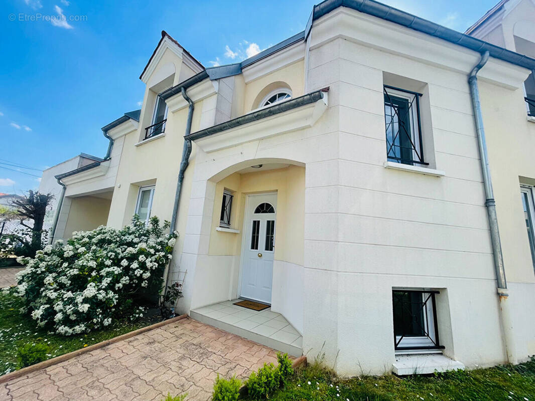 Maison à SARTROUVILLE