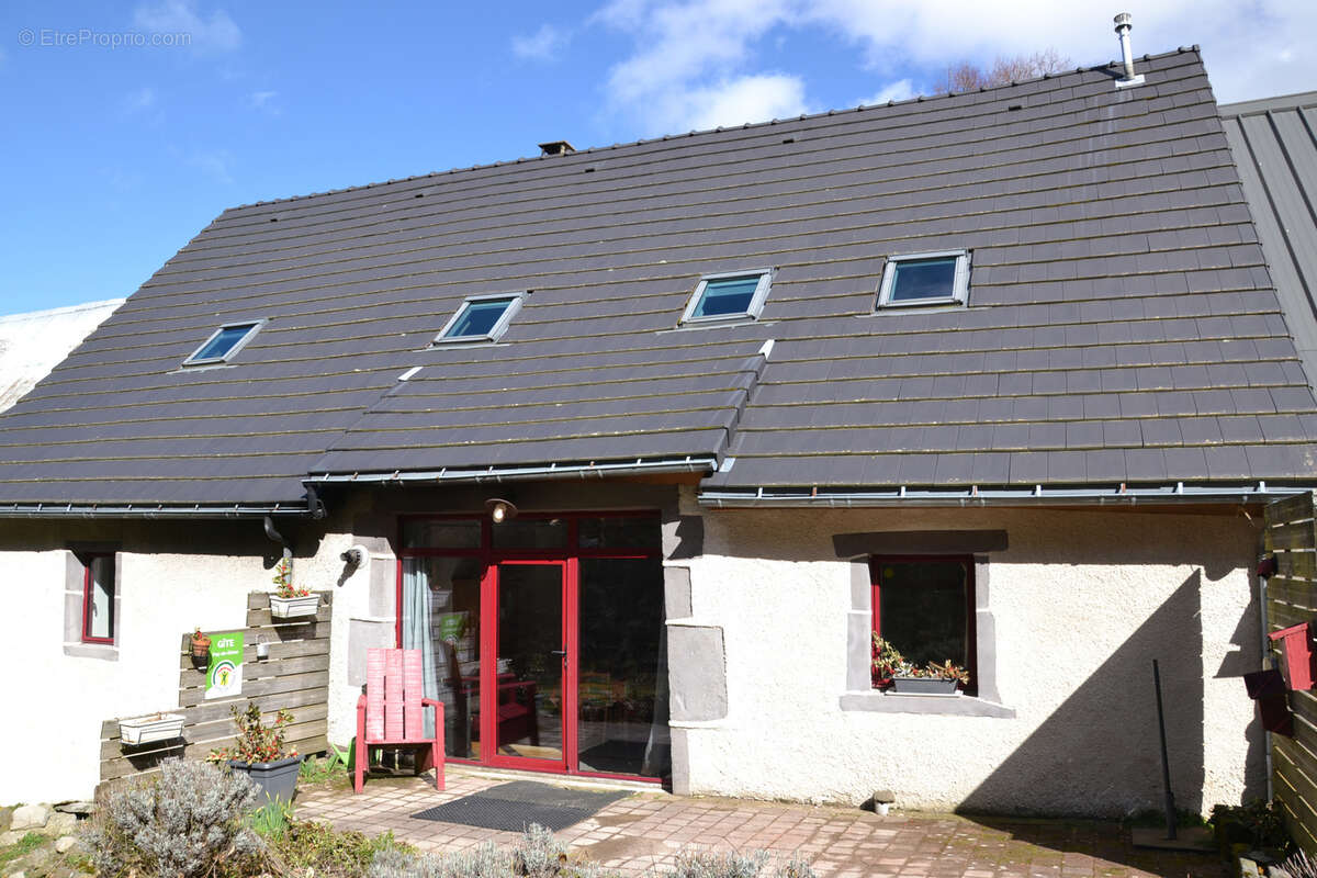 Belle maison composée de 2 gîtes dans un magnifique environnement proche Sancy - photo 2