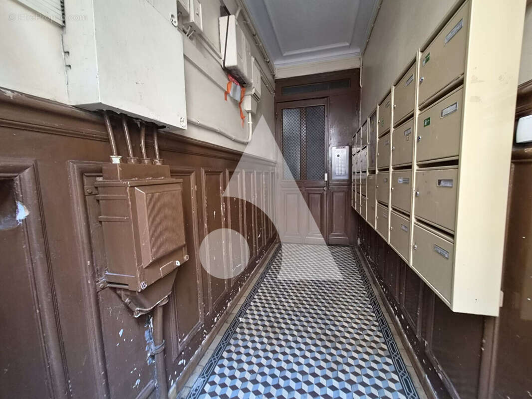 Appartement Paris 3 pièce(s)  44,13 m2 - photo 2