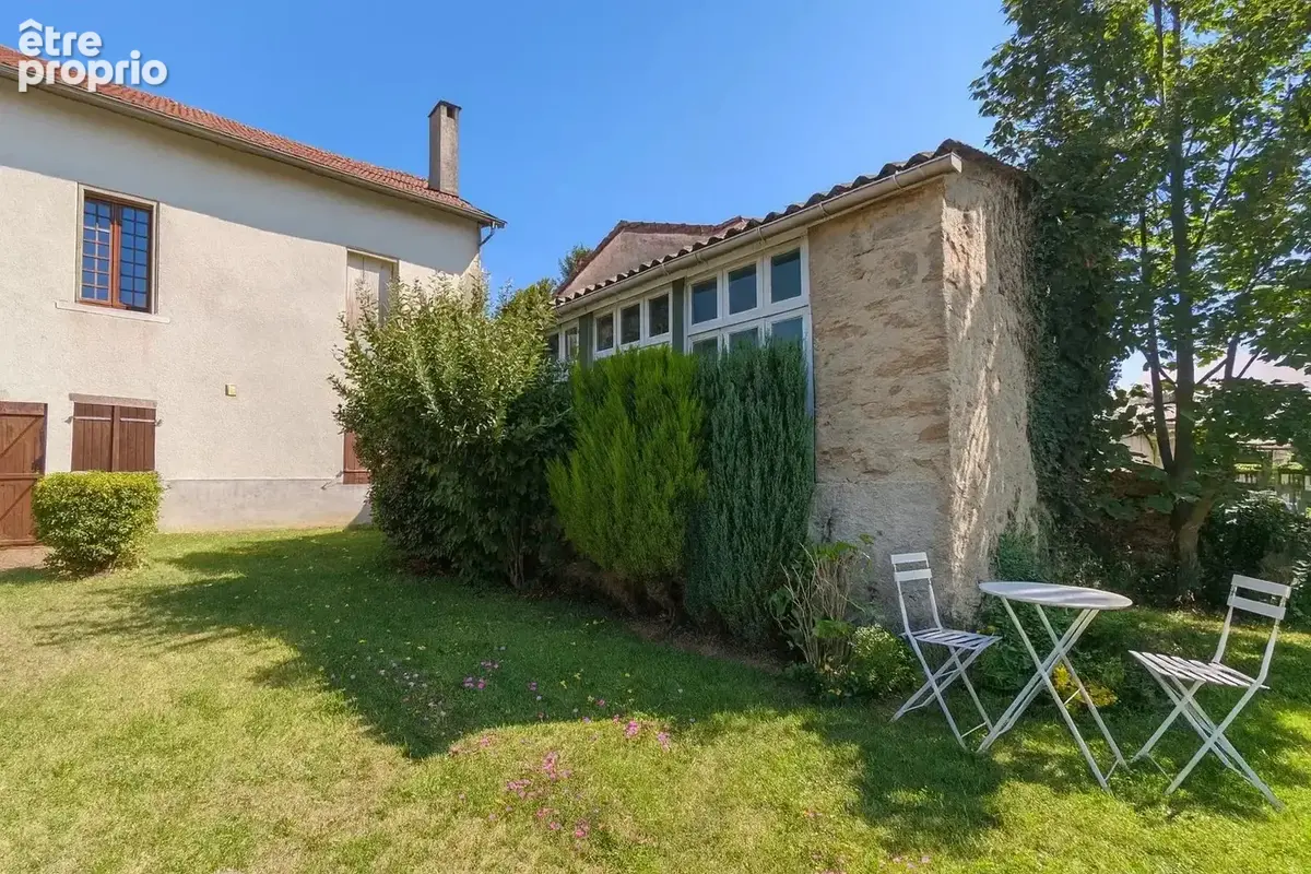 Appartement 8 pièces 227 m² à vendre à Chalus (87230) - photo 3