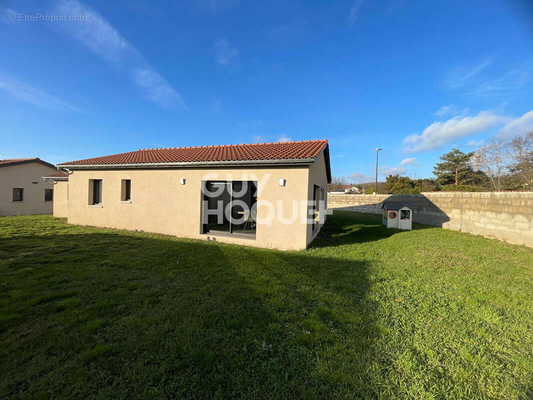Maison à POUILLY-LES-FEURS