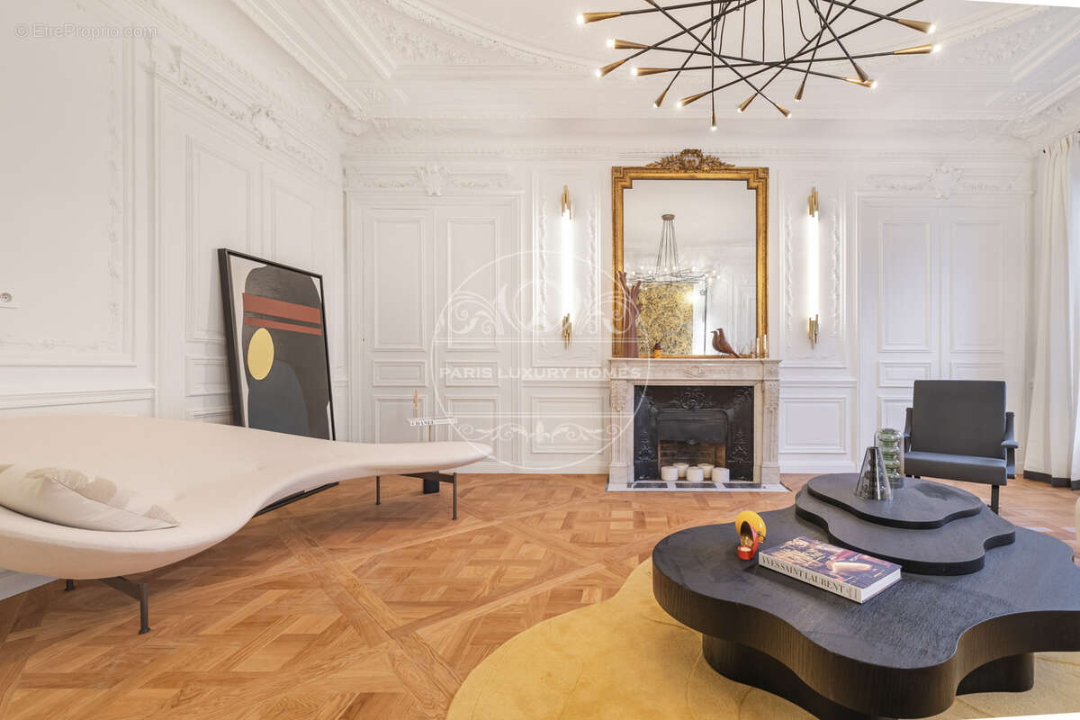 Appartement à PARIS-8E