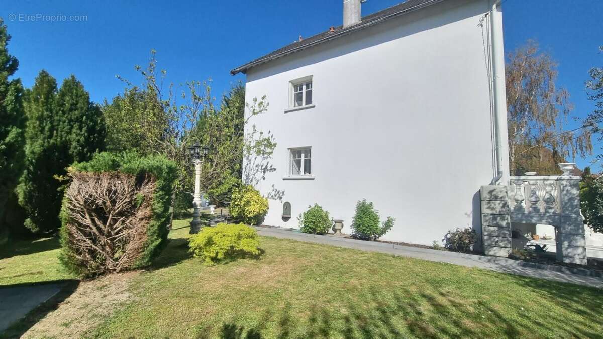 Maison à SAINTE-GENEVIEVE-DES-BOIS