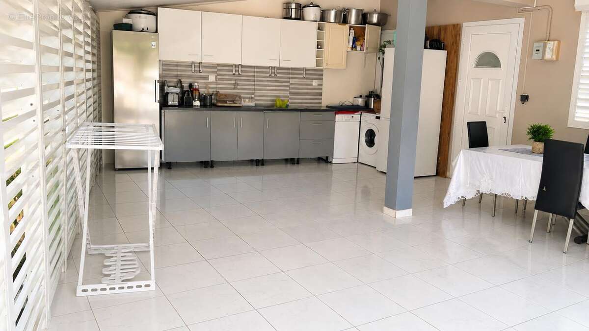 A VENDRE : Maison T3 + T2 - Ducos (97224) - photo 8