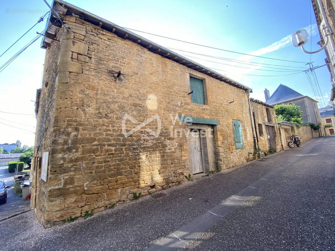 Parking à MOUZON