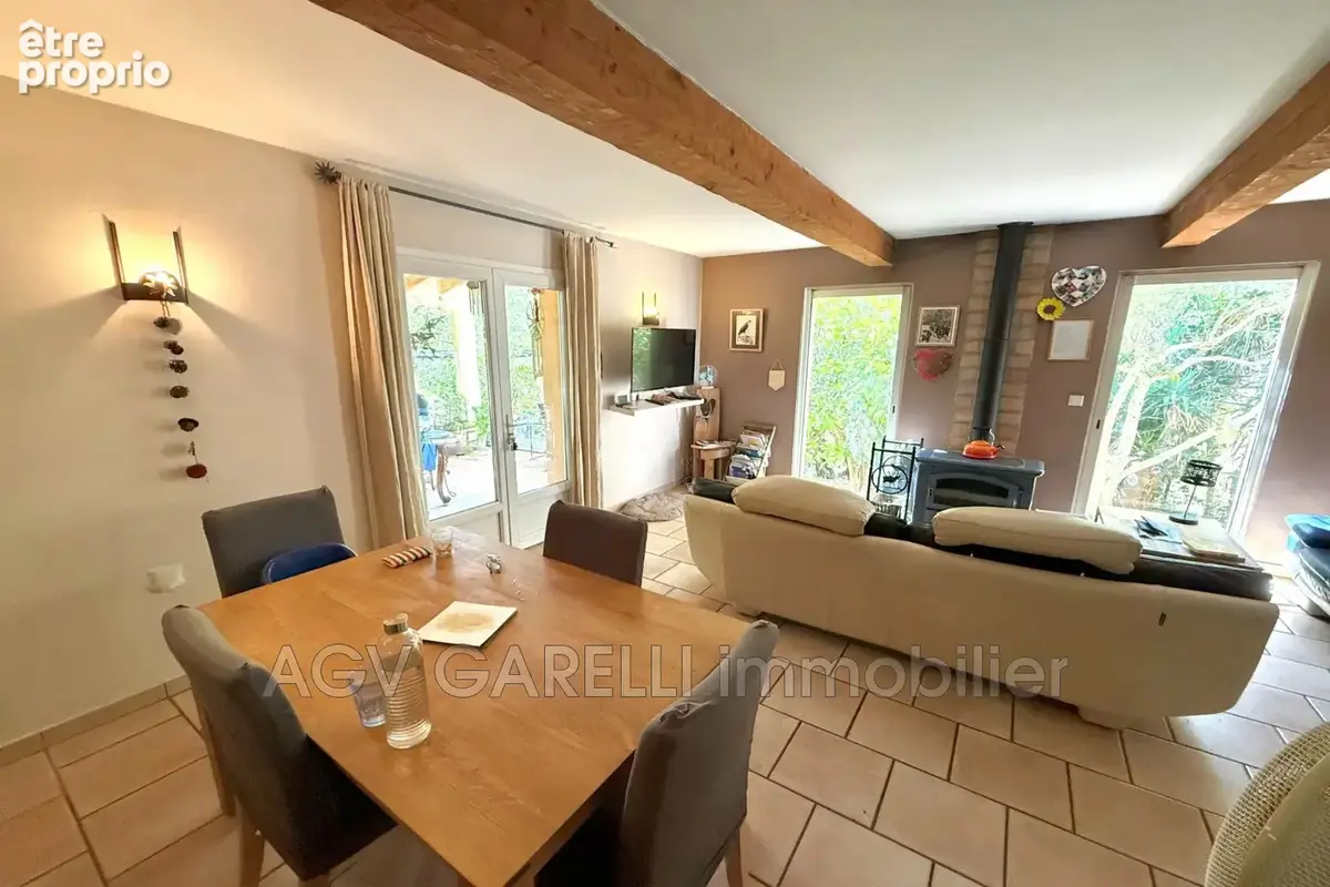 Maison 110 m² à Le Revest-Les-Eaux  - photo 7