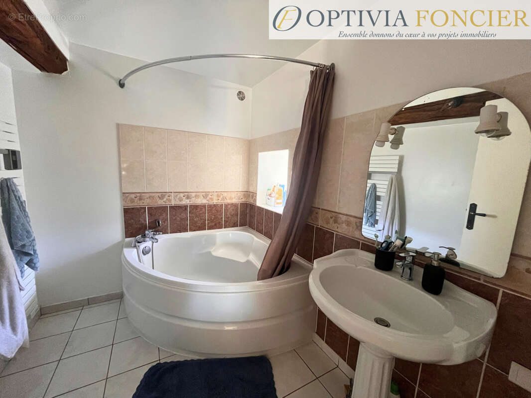 Maison à BOURG-DES-COMPTES