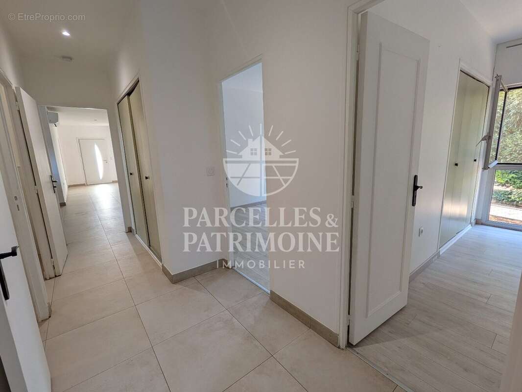 EXCLUSIVITÉ  Maison de plain-pied T4 de 98m² avec sous sol total sur un terrain de 1 209m² - photo 6