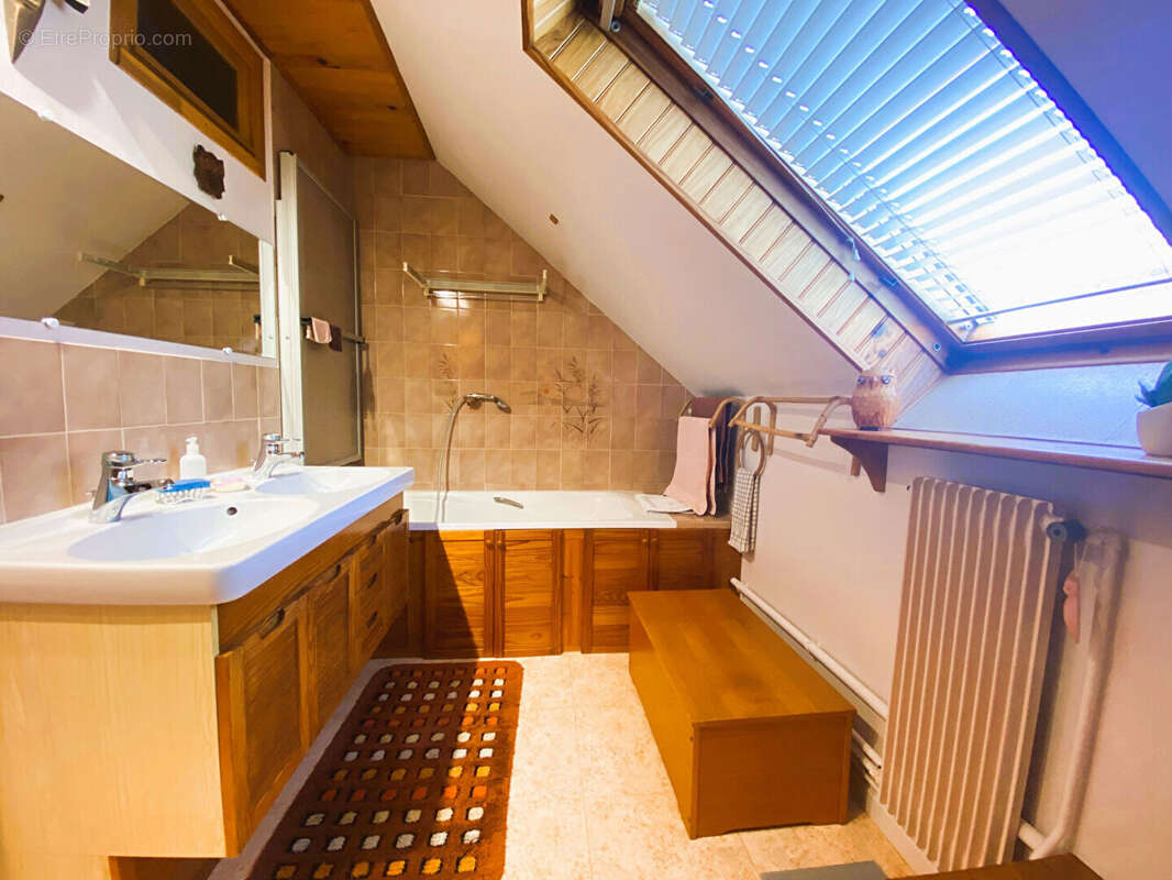 Maison à SAINT-JEAN-DE-BRAYE