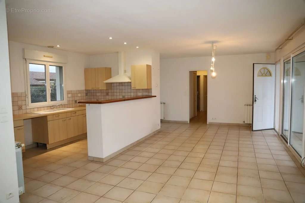 Maison à LA TOUR-DU-CRIEU