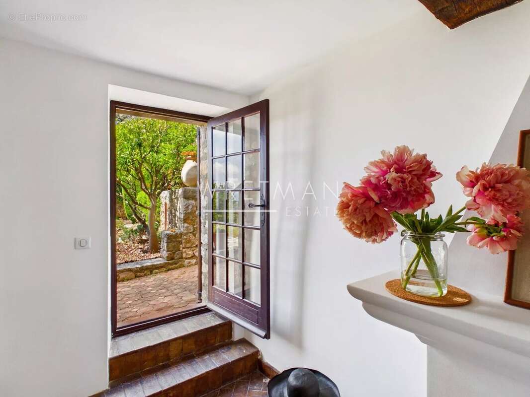 Maison à CHATEAUNEUF-GRASSE