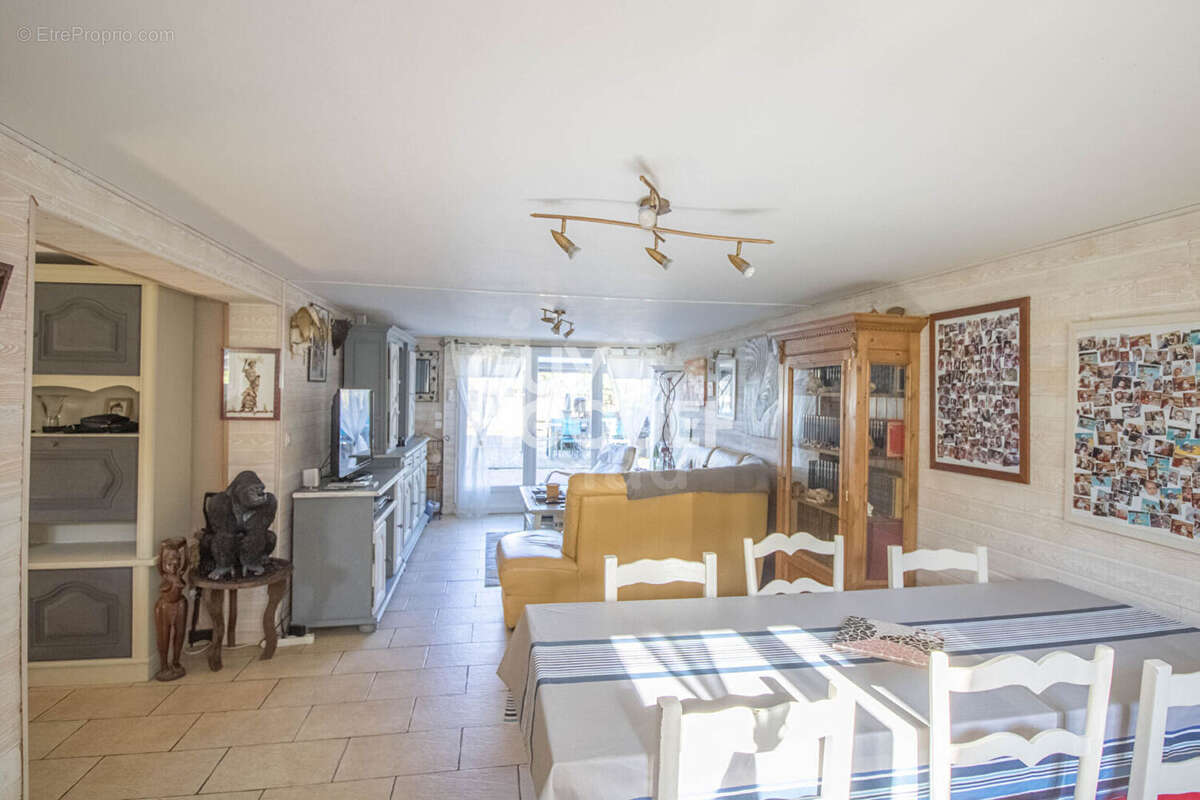 EPÔNE - Grande maison familiale avec deux logements indépendants, dépendances et terrain de 1 258 m² - photo 14
