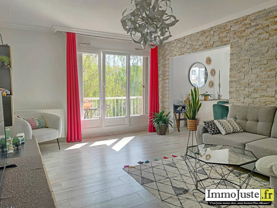 Appartement à MAGNY-LES-HAMEAUX