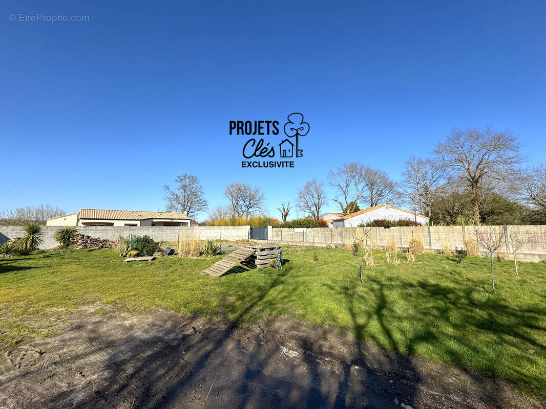 Terrain à GROSBREUIL