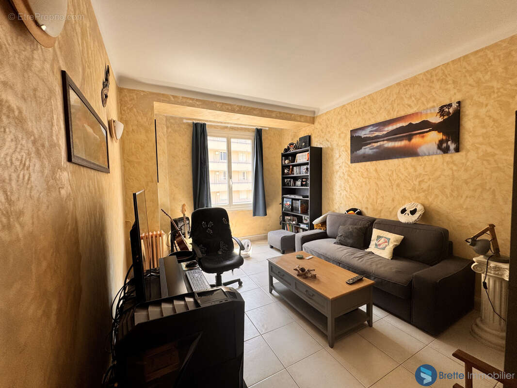Toulon saint roch - appartement t2 avec balcon et cave - photo 5