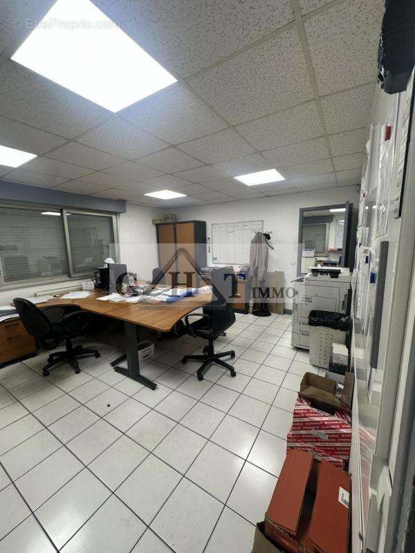 Commerce à SARTROUVILLE