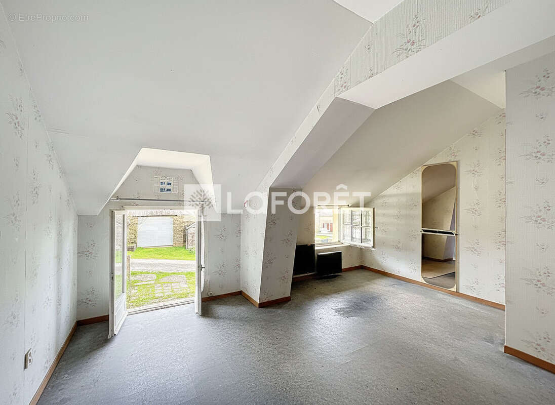 Maison à LA CHAPELLE-DE-BRAIN