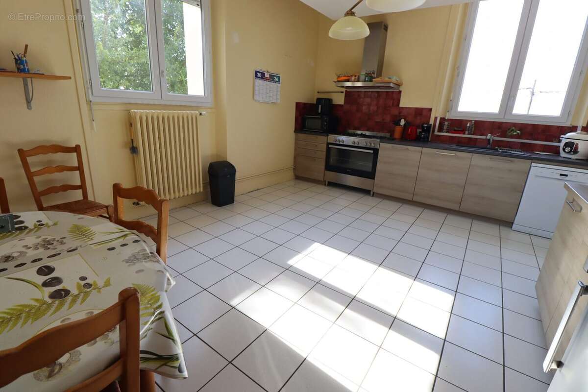 Appartement 111 m² à La Cote-Saint-Andre  - photo 4