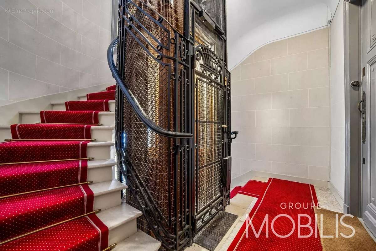 Appartement à PARIS-16E