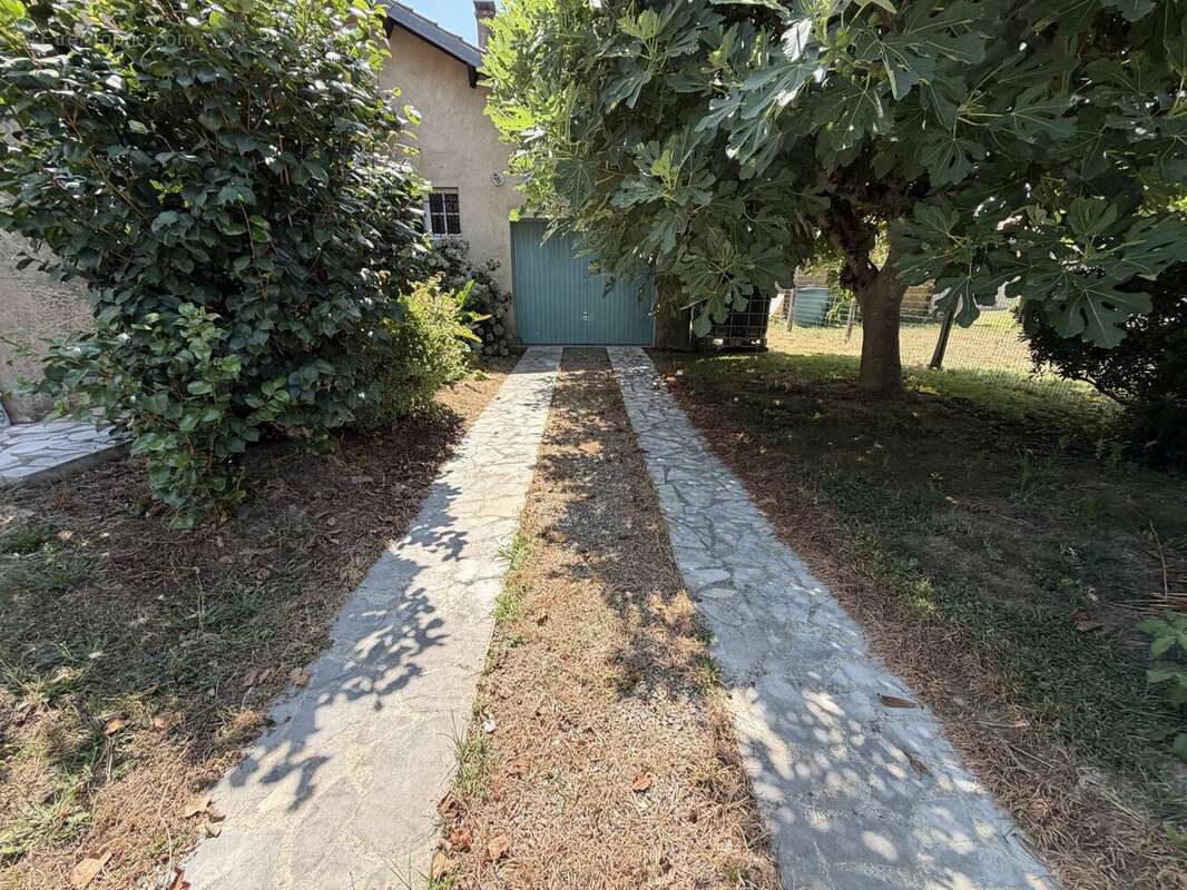 Maison de 152m2 habitable avec véranda et garage sur un jardin de 641m2 - photo 10