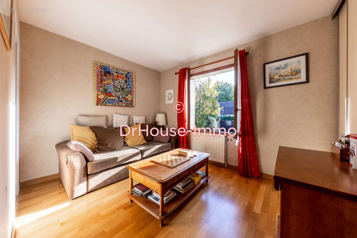 Maison à DAMPIERRE-EN-YVELINES