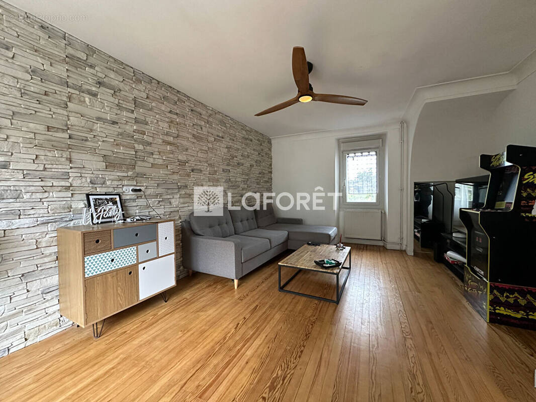 Maison à SAINT-JUERY