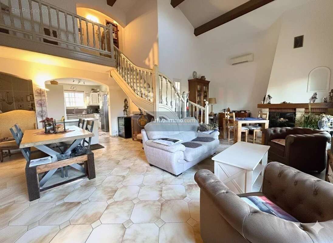 Maison à ROQUEBRUNE-SUR-ARGENS