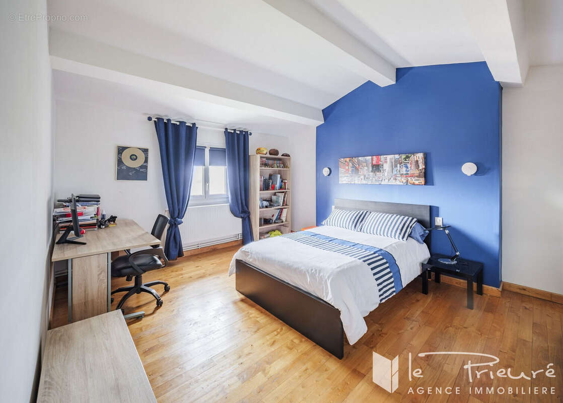 Propriété familiale de 305 m² avec terrain de 8 ha environ, piscine et belles dépendances - photo 9