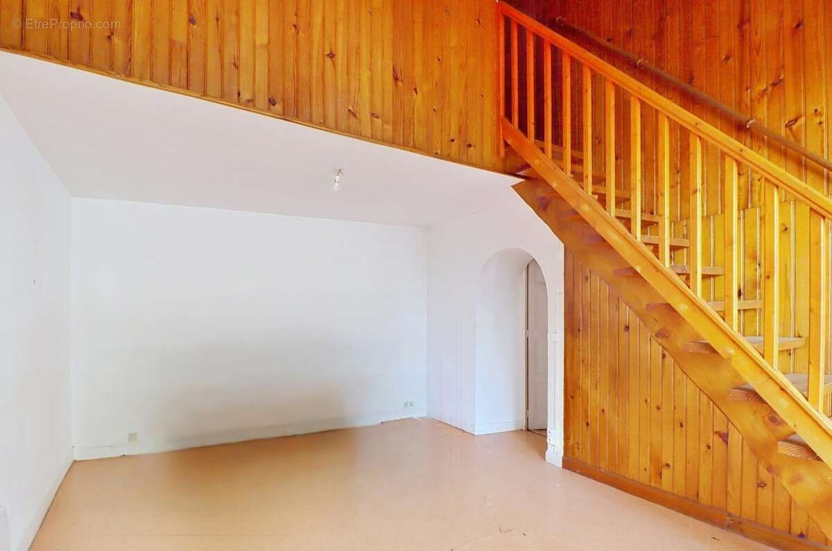 Jonzac centre – Immeuble 145 m² à rénover – Entre Place du Marché et Mairie - photo 6