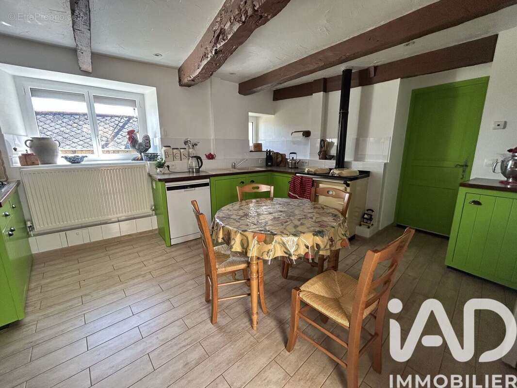 Maison 195 m² à Rouillac  - photo 3