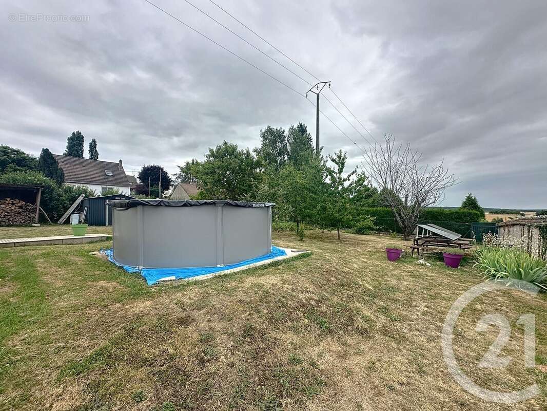 Maison à MONTIGNY-LENCOUP