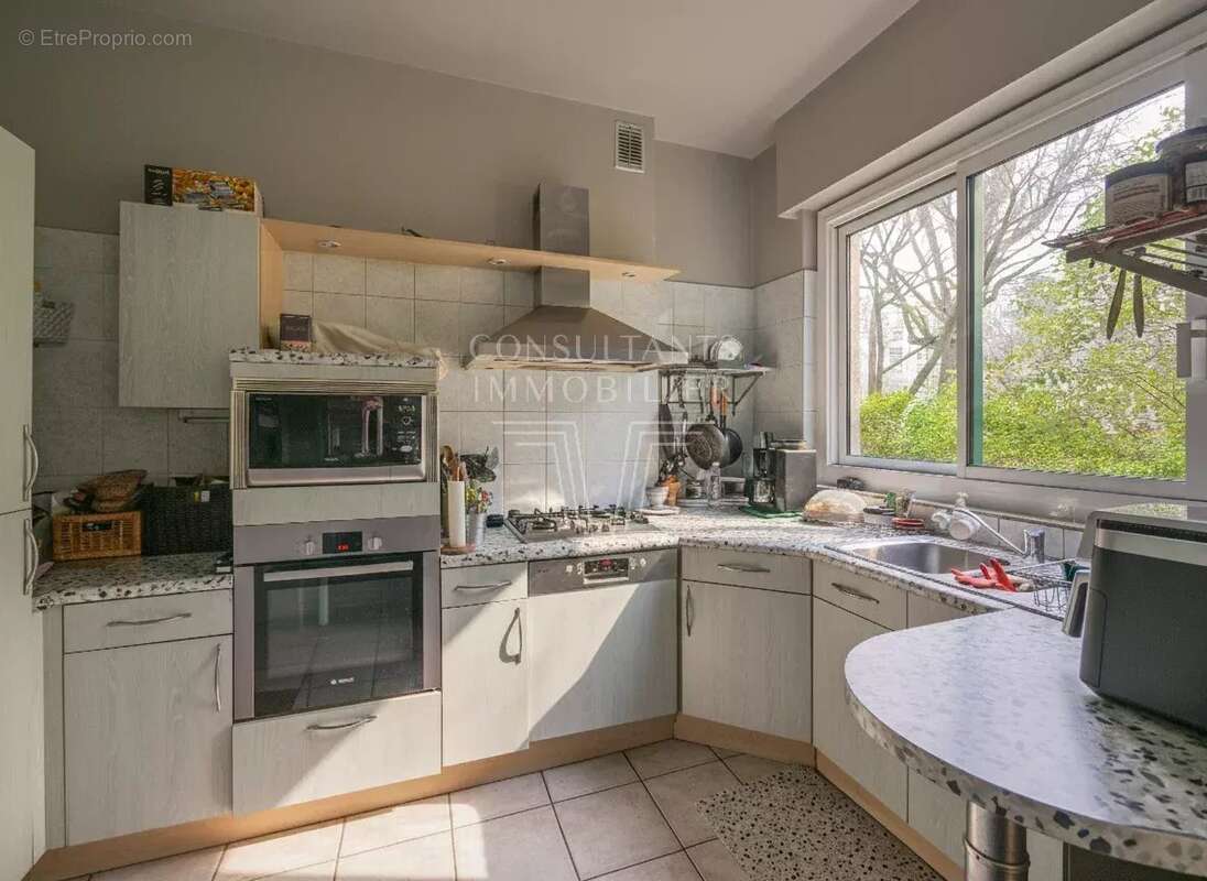 Appartement à NEUILLY-SUR-SEINE